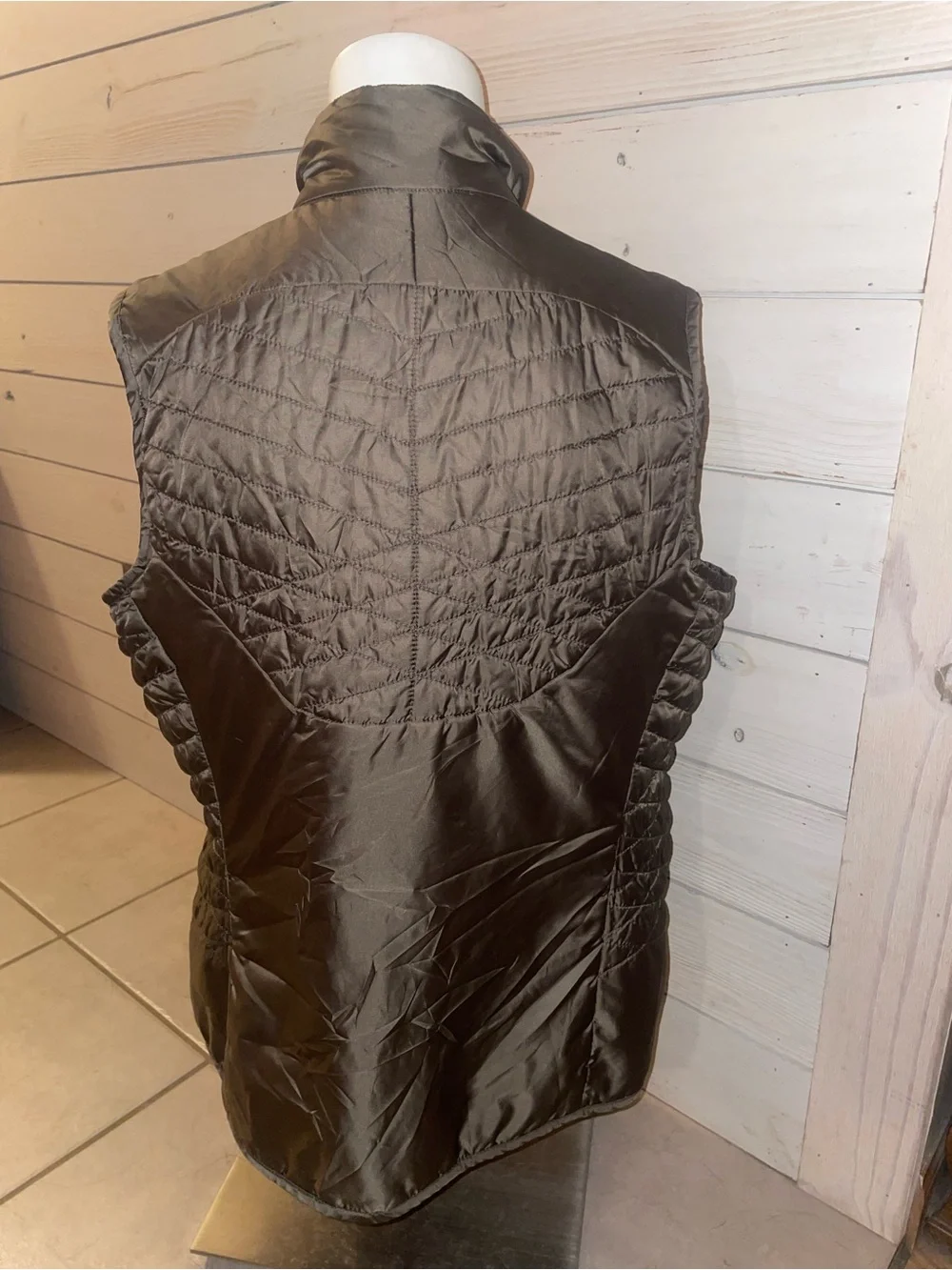 Nike Women's Quilted Lightweight Vest - Brown- size large